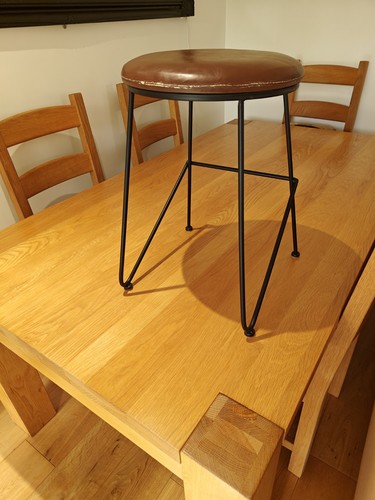 Round dressing table - table, stool